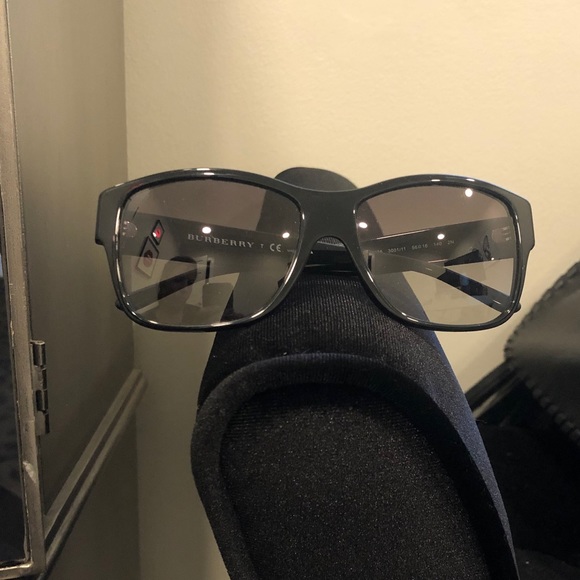 Burberry Sunglasses - Picture 6 of 10